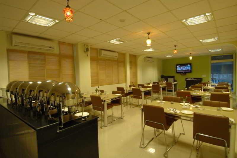 Clarks Inn Nehru Place New Delhi Exterior photo